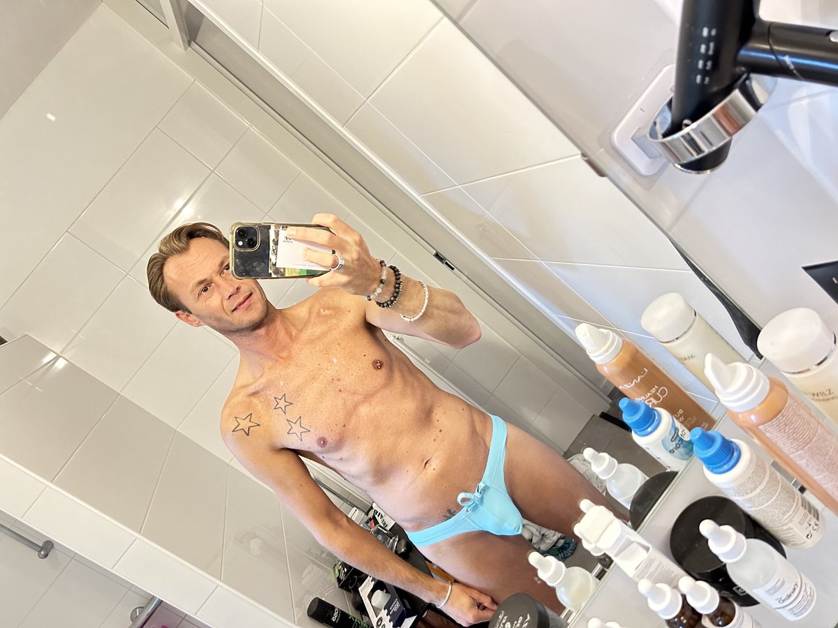 thong0281's tweet photo. ready to swim #thong https://t.co/8dlzuixkOo