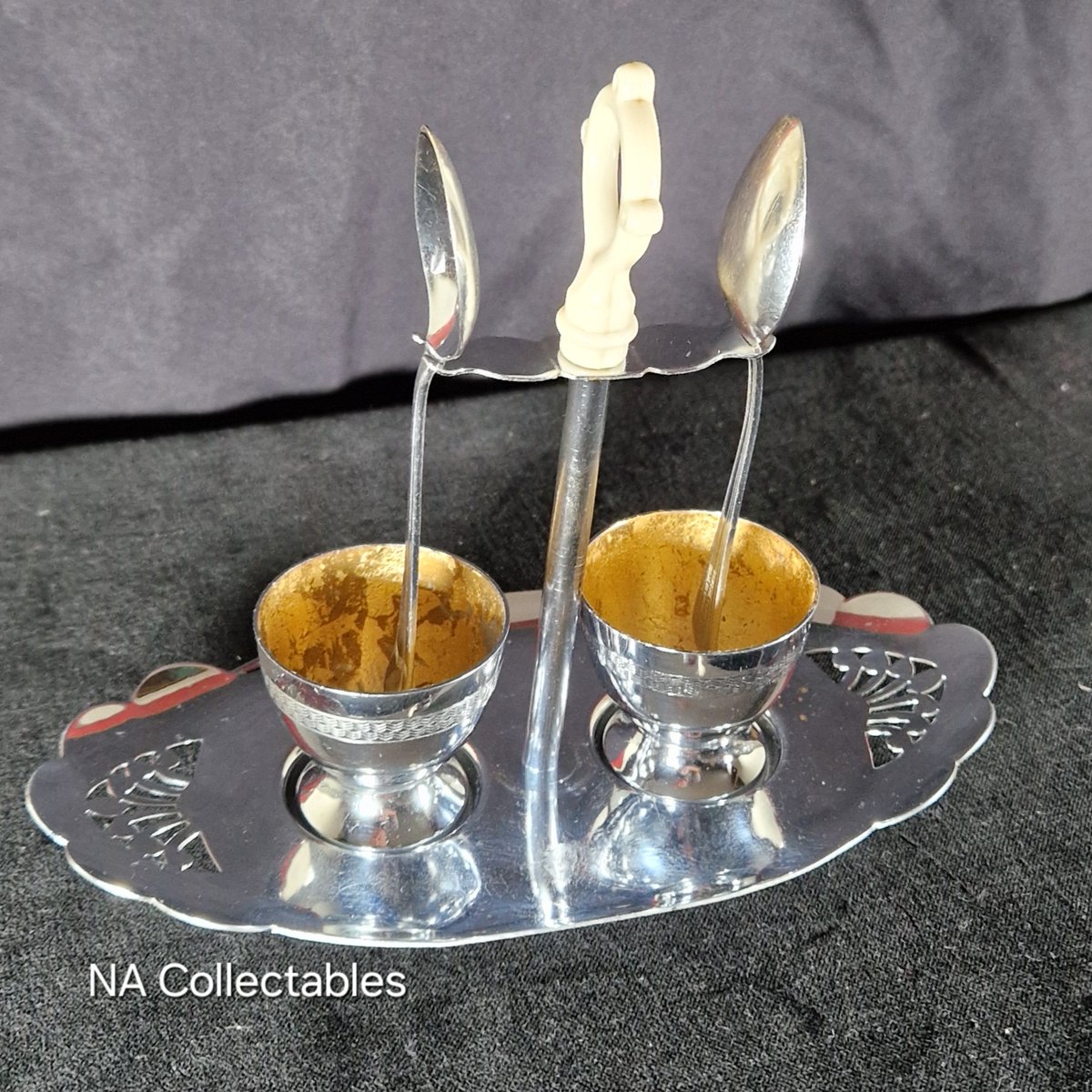 nacollectables's tweet photo. Egg cups used to be such elegant accessories to serve and eat a boiled egg. This one is a chrome pair with gold leaf liner and a chrome tray.
@EverRotating #vintageshowandsell #eggcups #boiledegg #breakfastservice #retrohome #retrostyle #vintagehome #vintagestyle #homedecor https://t.co/4LPPtU86yI
