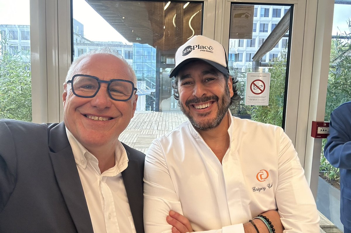 MikoAlain's tweet photo. Belle intronisation à la commanderie gastronomes de @marchederungis du chef @GregoryCohenoff dans son nouveau #foodcourt de Rungis #oneplace 👍Partageons la valeur du bon et du bien manger 😋 https://t.co/roMk0Nju7X