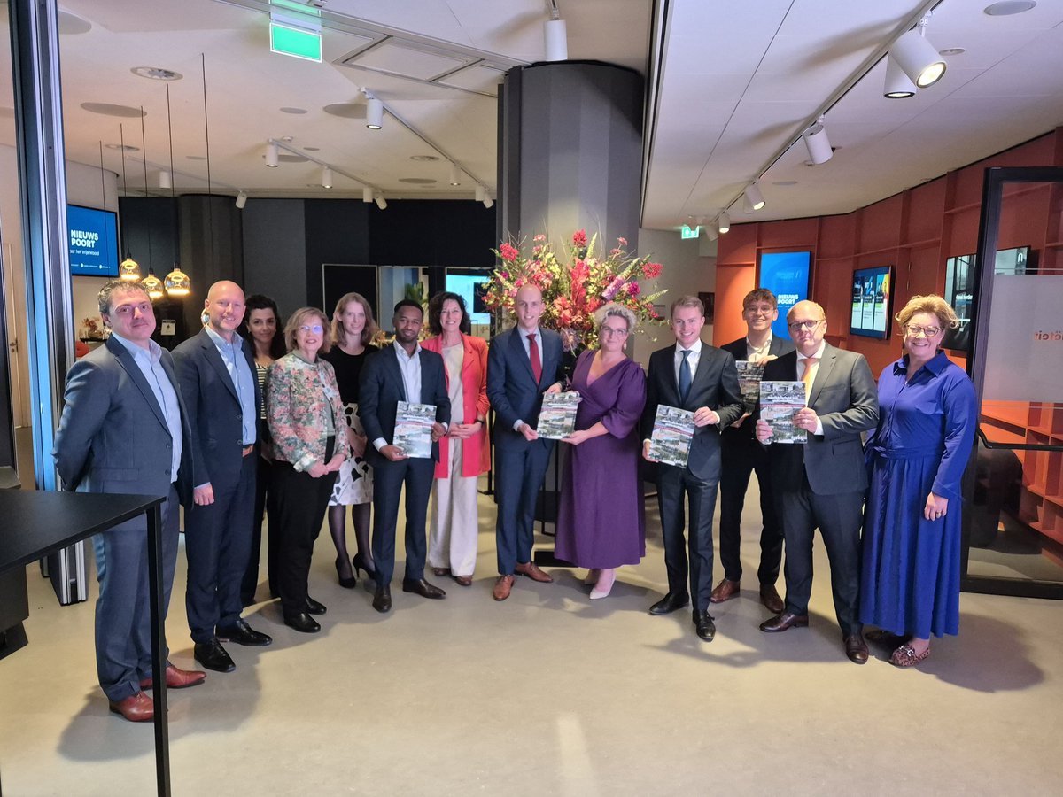 Vandaag hebben we aandacht gevraagd voor de slechte bereikbaarheid van ziekenhuizen door de conclusies van ons onderzoek aan Kamerleden en bestuurders te overhandigen
rover.nl/actueel/34-pol…