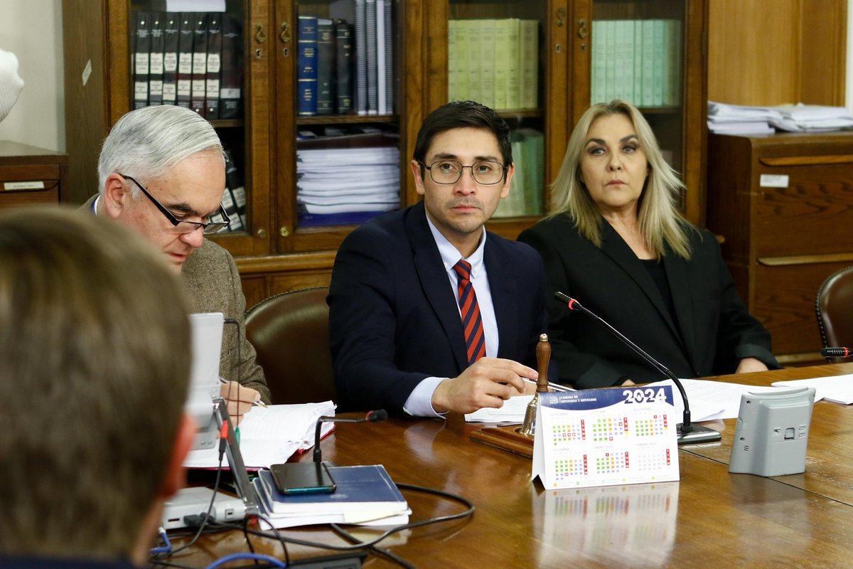 Hoy martes a las 15:00 hemos puesto en tabla proyecto que tipifica delito zoofilia para votarlo en general, y si contamos con la propuesta final de nuestros equipos técnicos y ejecutivo, lo votaremos en particular