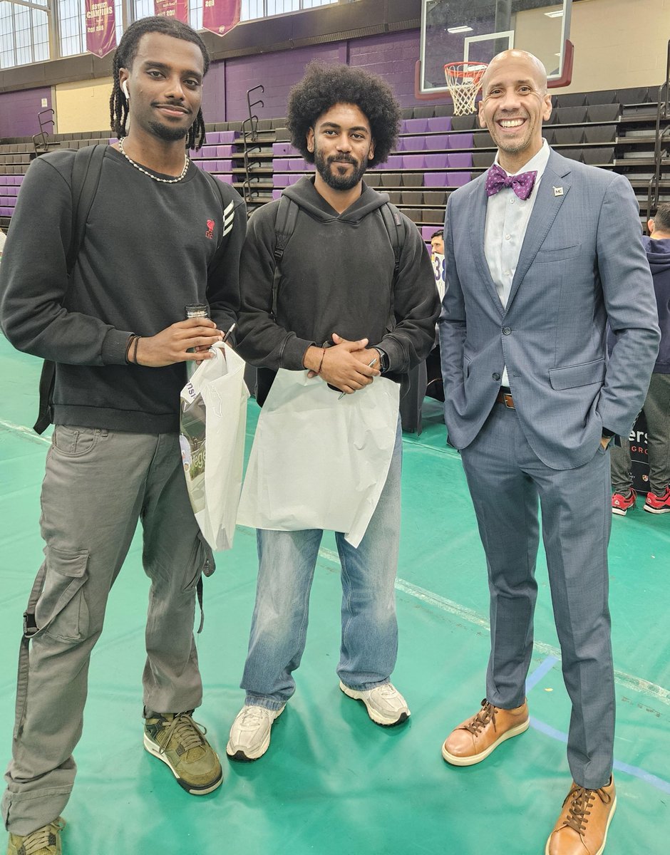 DrWilliams_MC's tweet photo. Great seeing @montgomerycoll students at the @mc_rockville Transfer Fair learning about opportunities and planning their future. Thank you, @rhoe , @atpa_mc , and everyone, who made the event possible! https://t.co/3b62b9GiXd