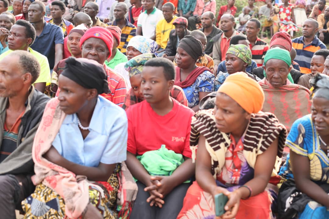 GakenkeDistrict's tweet photo. Ku Gicamunsi cyo kuri uyu wa 01 Ukwakira 2024, Umuyobozi wa
@GakenkeDistrict, Madame @muka_vestine yifatanyije n'Abaturage b'Umurenge wa #Rusasa mu gikorwa cyo gutangiza Ukwezi kwahariwe kuzirikana Ubumwe n'Ubudaheranwa bw'Abanyarwanda.
@Unity_MemoryRw
@DrDamascene https://t.co/Rsrd6lfSjP