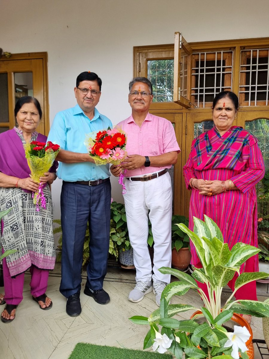 col_ds's tweet photo. Happy Retirement Dr KS Negi Principal Govt PG College Gopeshwar on Voluntary Retirement after four decades meritorious service in UK higher education https://t.co/qX0Tu7MlKQ