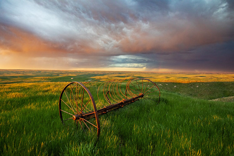 October 2024: Autumn arrives, Badlands ghosts and Rapid City's Wine Cellar - mailchi.mp/southdakotamag…