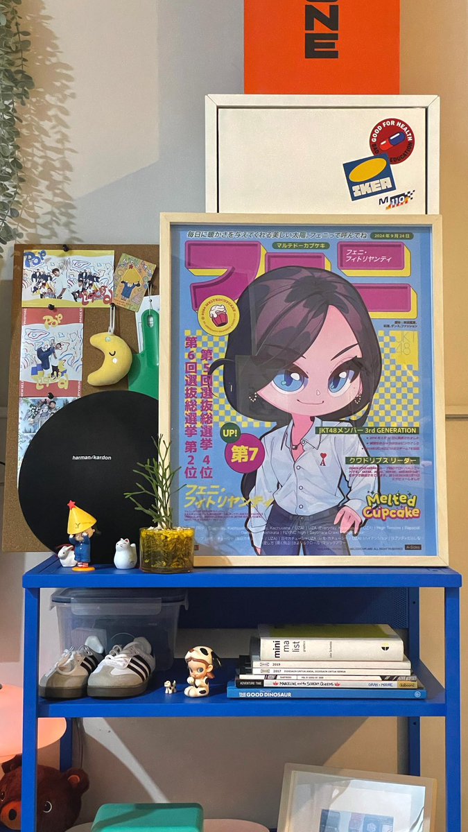 “Feni ♥️” 

- Limited, only 5 pieces
- Printed on high-quality artpaper 40x50
- Numbered
- Framed (almunium)
- Small-sized print bonus and sticker pack

Price: DM

Capturing the moment when Feni visited a place in Japan, this limited artwork is a form of support for her in the