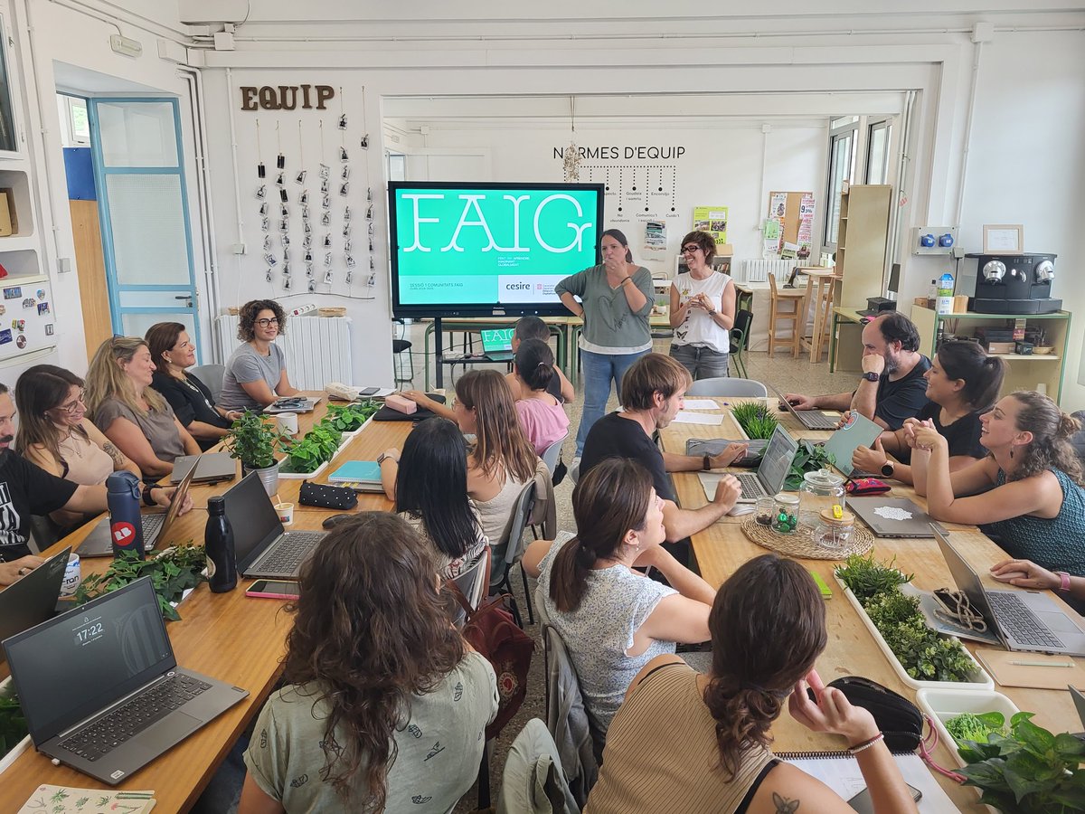ESCmariafortuny's tweet photo. 🌱 Primera sessió de les Comunitats 19 i 20 #FAIG
🎯 Definim objectius del curs i realitzem infografies d'ús de les màquines de l'aula FAIGLAB.

#AprenentatgeXprojectes #AprendreFent #EscolaMariàFortuny #XEPR #Reus @cesire_cat @crptarragones https://t.co/5mKpS2XpEI