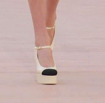 pratesc's tweet photo. @itgirlenergy @CHANEL Obsessed with the shoes https://t.co/q9bM4J1fv0