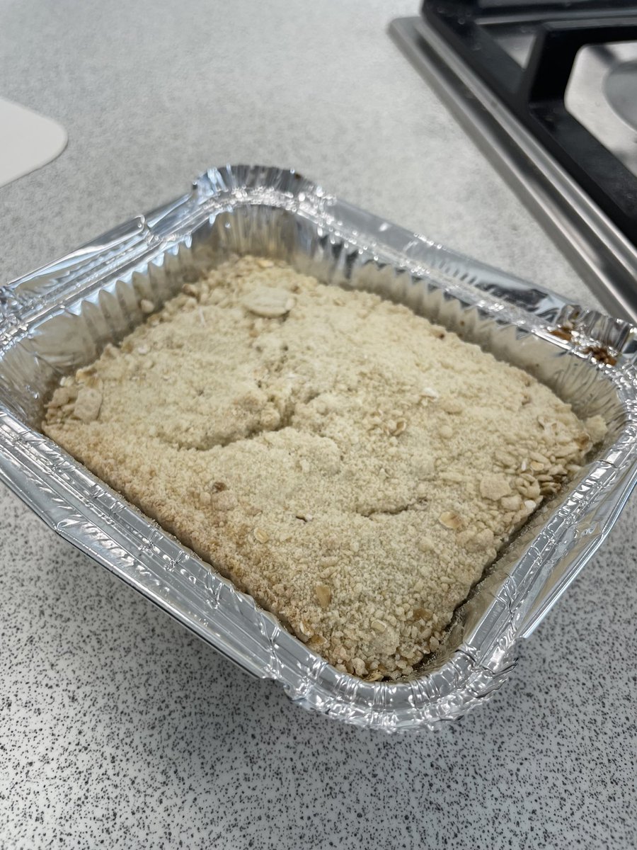 S1 &amp; S2 making a warming Apple Crumble this week 🍏🍎