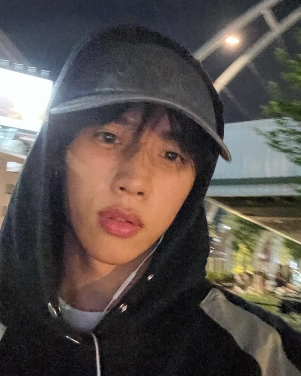 swlovezone's tweet photo. 🫨♡ https://t.co/NZgEgyggLM
