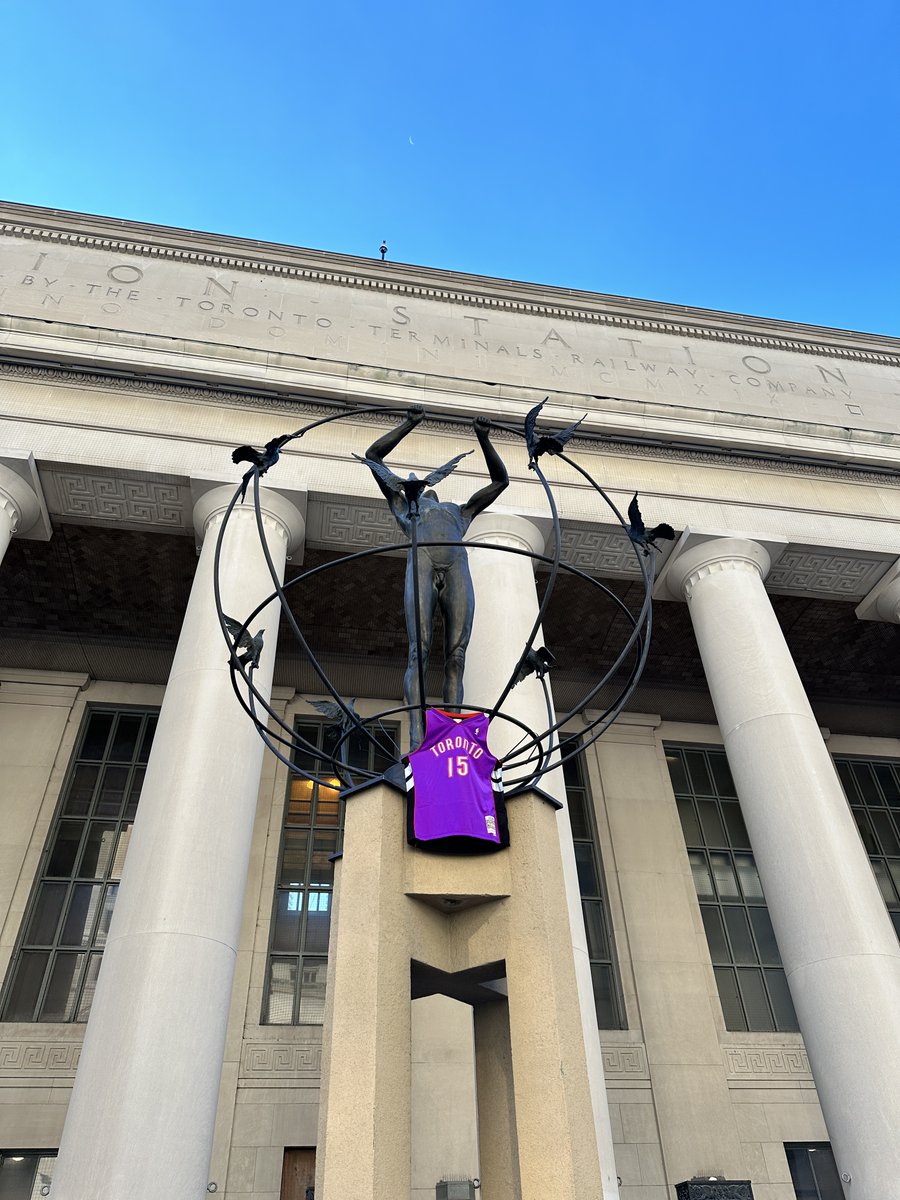 Last week, Union took part in celebrating a legend. 15 forever. 💜

<a href="/Raptors/">Toronto Raptors</a>