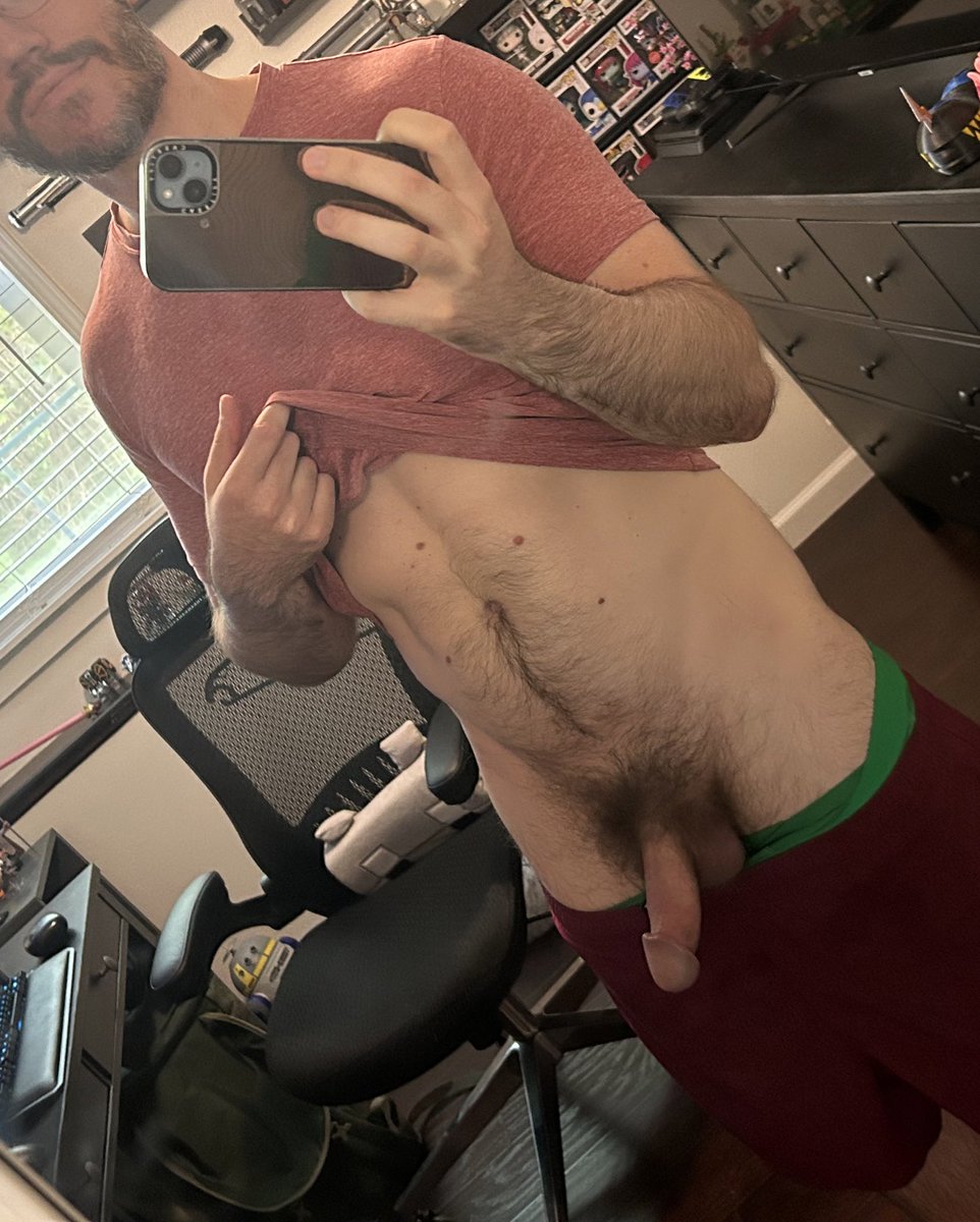 HardDeeToo's tweet photo. Work blows. Be a good boy and blow me instead? https://t.co/VuvtL0f8SJ