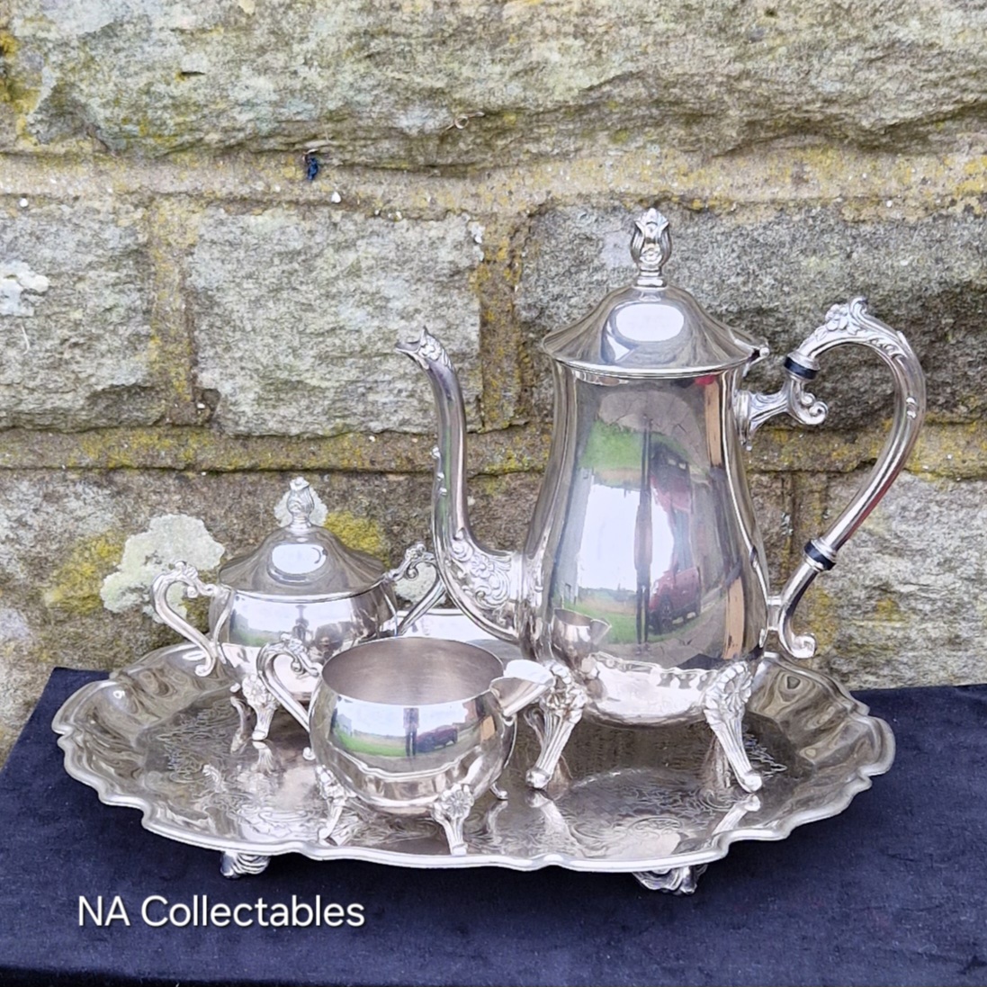 nacollectables's tweet photo. Our last is this magnificent silver plate coffee serving set with its matching tray. Very elegant 1950's set.
@EverRotating #vintageshowandsell #silverplate #coffeetime #coffeelover #coffeeserving #retrohome #retrostyle #vintagestyle #homedecor #midcentury https://t.co/wdBJCIyrjD