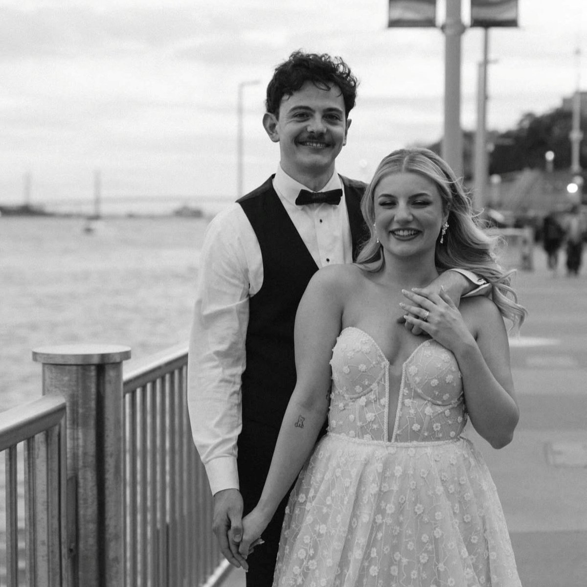 gmrencen's tweet photo. Pure marital bliss along the Detroit Riverfront! 🌊💍

📸: https://t.co/L6PQFtRm0D https://t.co/sk42yDdhuH