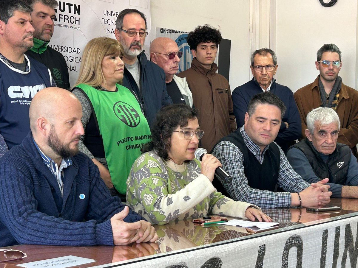 📷 Este 2 de octubre, universidades y gremios movilizamos en la Marcha Federal Universitaria en rechazo al veto a la Ley de Financiamiento Universitario.

Concentramos a las 17 Hs en la plaza principal de Puerto Madryn. 

Toda la información:  bit.ly/Marcha2Oct