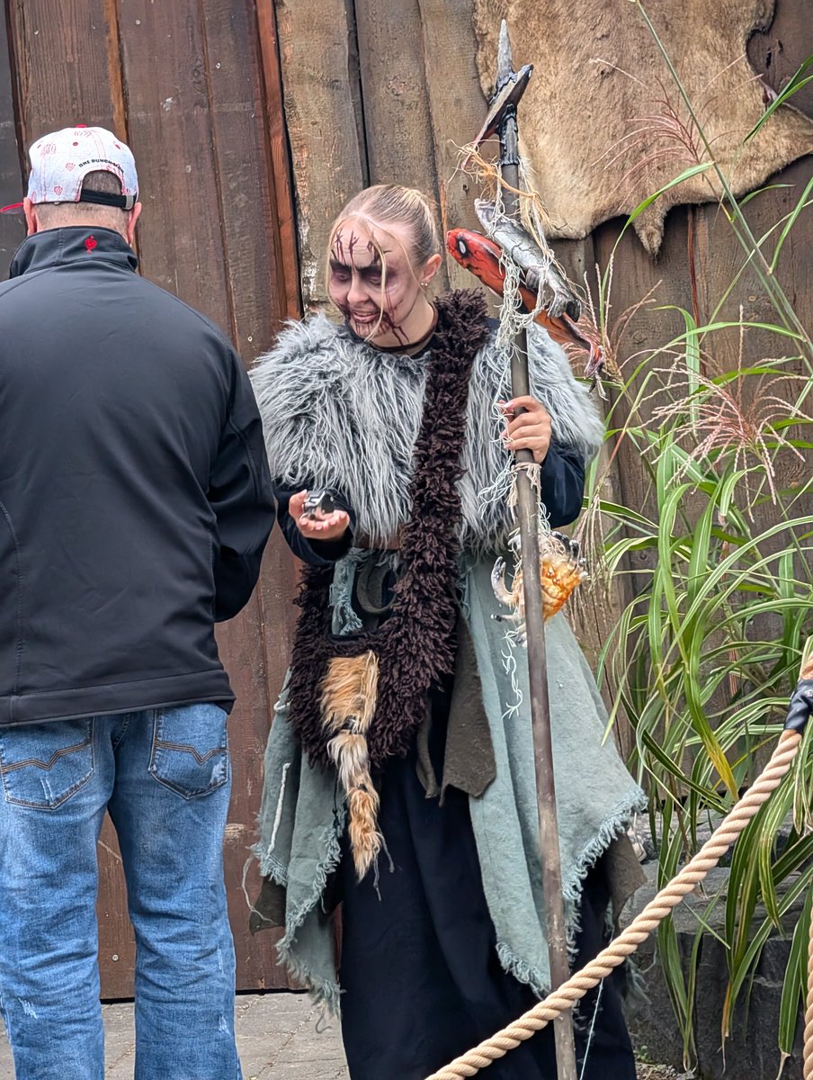 EPF4ever's tweet photo. En Islande des vikings hantent le village ! Partez à leur rencontre tous les jours de la saison de 11h à 18 mh ! #EuropaPark #EPlive https://t.co/X1pySVggi4