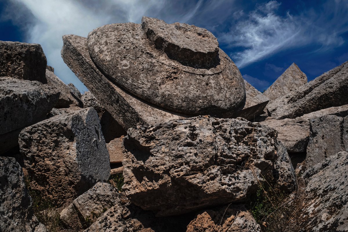 TerenceKerr5's tweet photo. #TempleTuesday #AncientGreek #Selinus #Sicily

Inverted Doric capital on ruins of collapsed Ancient Greek temple, founded 530 BC and dedicated to Apollo or Zeus. On site of ancient city and port of Selinus or Selinous at Selinunte, Sicily:

https://t.co/LS2a0OIN0F https://t.co/E7ohr5JgC9