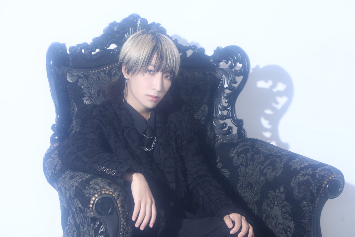 oxr_07's tweet photo. 10月切り替えてもっと頑張ります🔥
「天国と地獄みたいな宣材だね」って言われたけど確かに歌舞伎町っぽいよね

#歌舞伎町 #歌舞伎 #ホスト #ホストクラブ #担当探し #担当      #美男美女さんと繋がりたい   #DM待ってます #宣材写真 https://t.co/1KEmQf065N