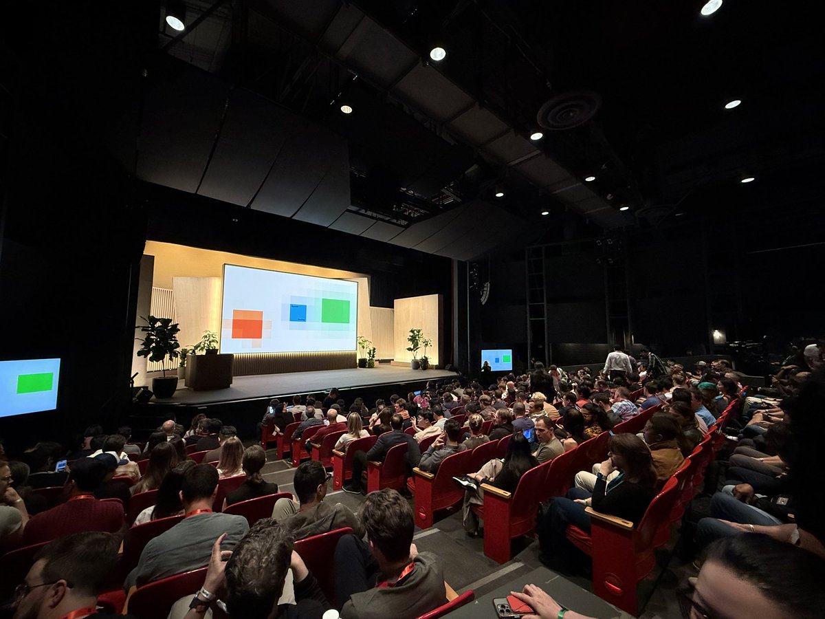 athyuttamre's tweet image. T-1 minute to #DevDay