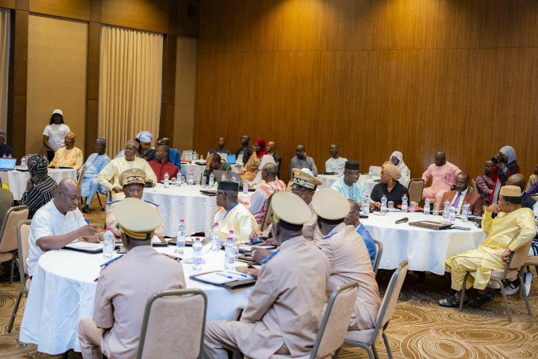 MinistredelaRc4's tweet image. Le Comité CRC du Projet Communautaire (PCRSS) qui se tient du 30 stp au 01 Oct 24, sa 1ère réunion au titre de l’année 24👇 facebook.com/share/p/z8ZWJw…