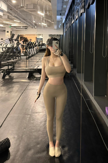 每一次瑜伽的结束，都是一次对自己的赞美。身体的舒展、呼吸的顺畅，都是我在瑜伽世界中的小小成就。我热爱瑜伽，因为每一次练习都让我感到成就感和满足感。晚安咯宝子们......