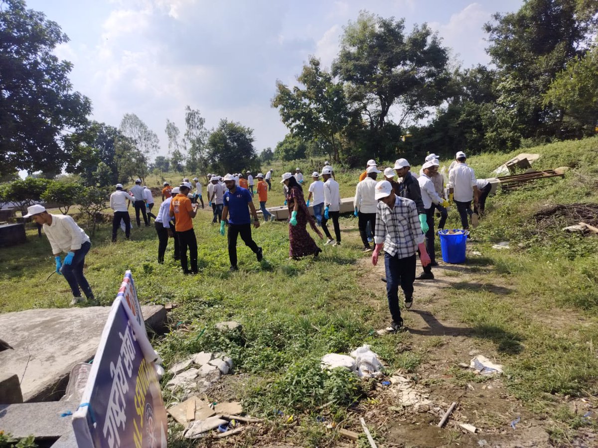 nss_sam_group's tweet photo. सैम ग्लोबल विश्वविद्यालय की राष्ट्रीय सेवा योजना इकाई द्वारा दिनांक 01/10/2024 को संस्थान प्रांगण में तथा गोद ग्राम में स्वच्छता कार्य एवं रैली निकाली गई #SwachhtaHiSeva2024 #SHS2024 #SwbhabSwachhata #SanskaarSwahhata https://t.co/lKkyKmM1xD