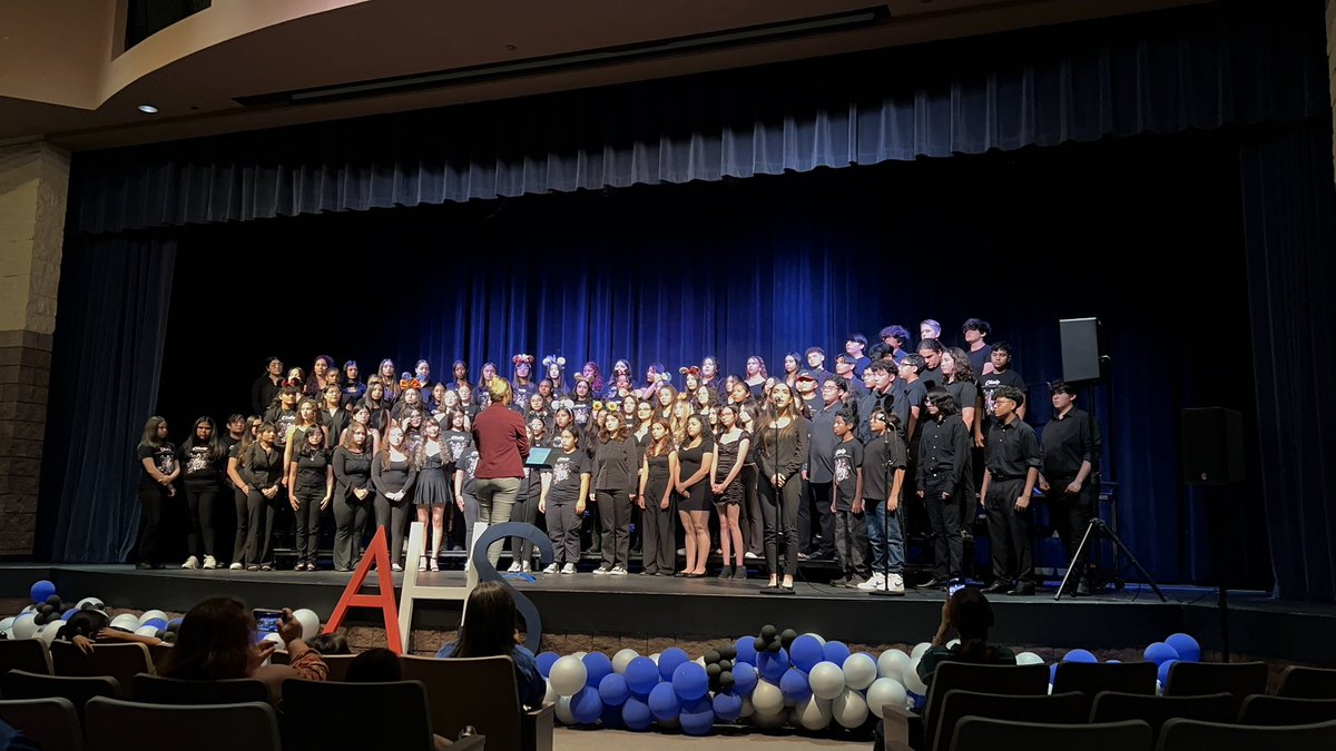 LRubio_CMS's tweet photo. The Americas HS Choir Feeder has so many students, we have to have 2 concerts on the same night. That’s a great problem to have! 🎶 Thank you for your dedication and leadership @RManriquez_AHS! @WalterEClarkeMS #sisdfinearts #teamsisd https://t.co/foSpih3yJw