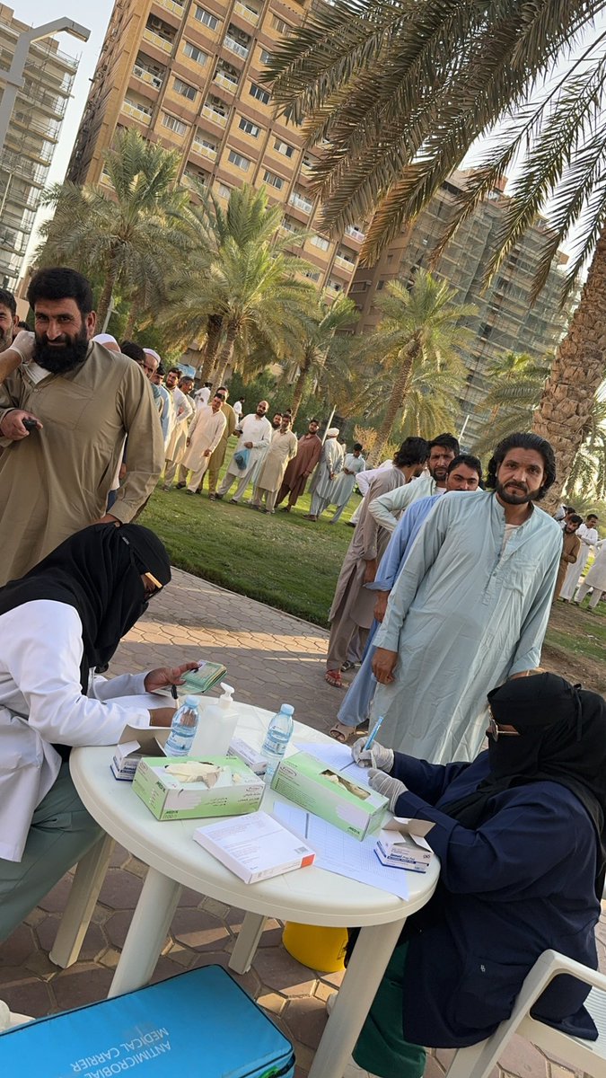 fudha11's tweet photo. في خطوة تهدف إلى تعزيز الصحة العامة والوقاية من الأمراض، المدير العام التنفيذي لـ #مدينة_الملك_سعود_الطبية د. محمد المالكي يدشن الحملة الوطنية للتطعيم ضد #الإنفلونزا_الموسمية و كان لي شرف الانضمام إلى فريق العمل
وتستمر المملكه في عطاء https://t.co/KNHnBc1z51