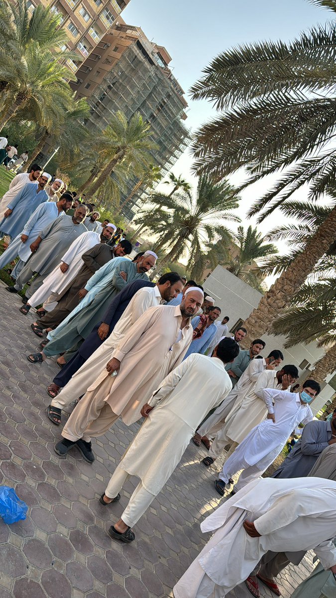 fudha11's tweet photo. في خطوة تهدف إلى تعزيز الصحة العامة والوقاية من الأمراض، المدير العام التنفيذي لـ #مدينة_الملك_سعود_الطبية د. محمد المالكي يدشن الحملة الوطنية للتطعيم ضد #الإنفلونزا_الموسمية و كان لي شرف الانضمام إلى فريق العمل
وتستمر المملكه في عطاء https://t.co/KNHnBc1z51