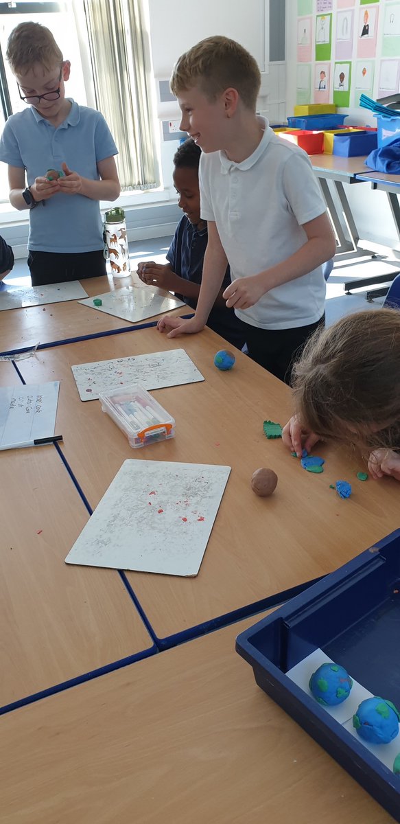 P4/5 have started their Natural disasters topic.  They made the earth using the structur, inner core, outer core, mantle and crust.  Some children even added volcanoes and Antarctica.