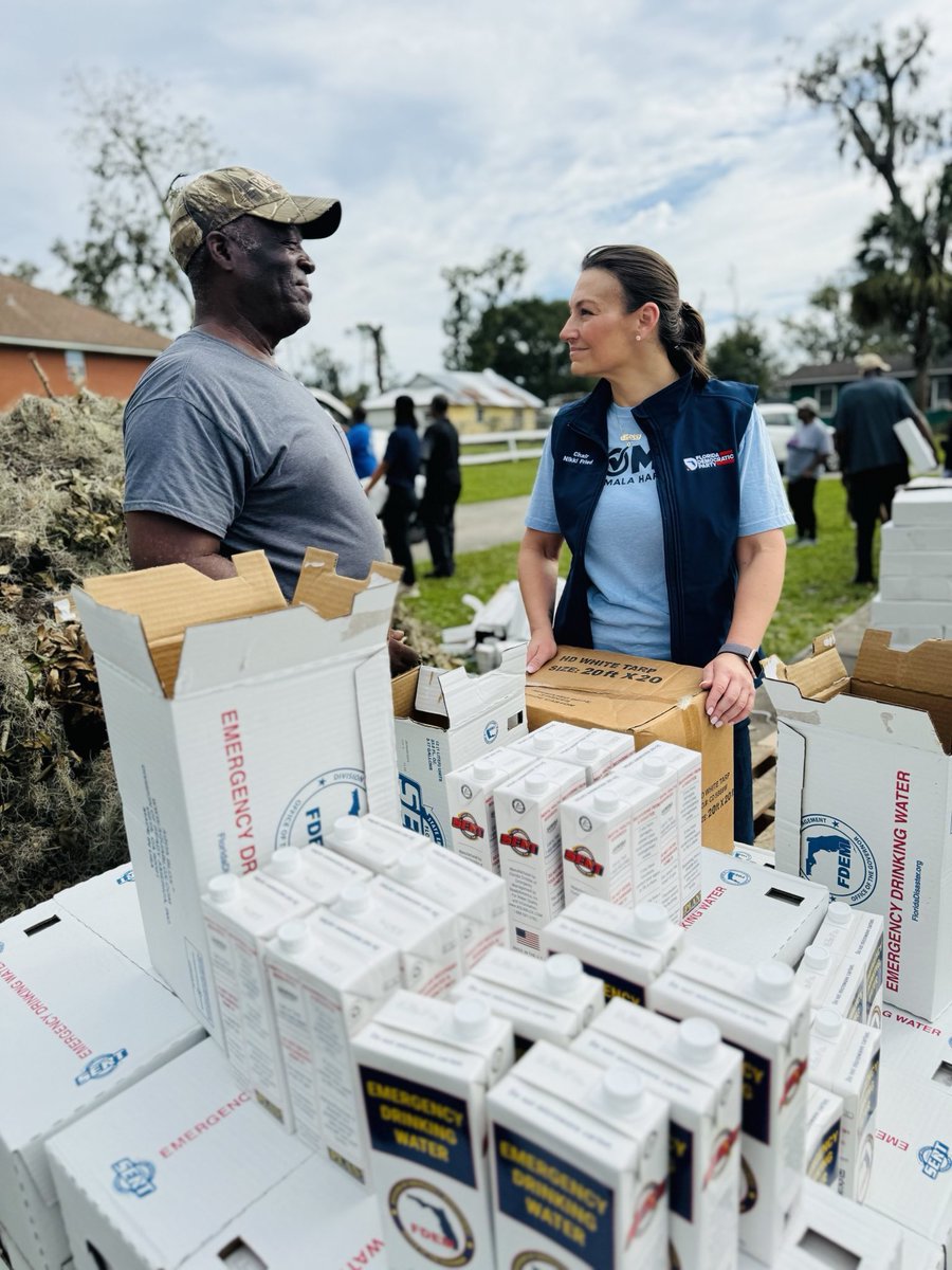 FlaDems's tweet photo. Chair @NikkiFried joined Rev. Carlos Presley, Rep. @AllisonTantFL, volunteers and community members in Madison County this morning packing supplies for residents impacted by Hurricane #Helene. 

That’s what Floridians do — we help our neighbors. https://t.co/IXZdHYZffy