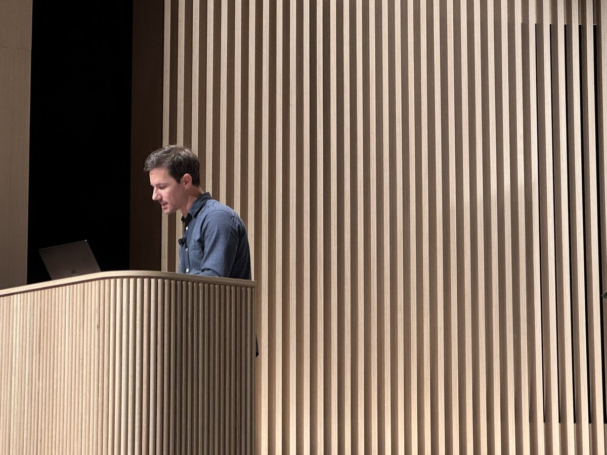 pierre_vannier's tweet image. King of demo is in da place !! @romainhuet with an ISS geolocation app demo live #devday @OpenAI