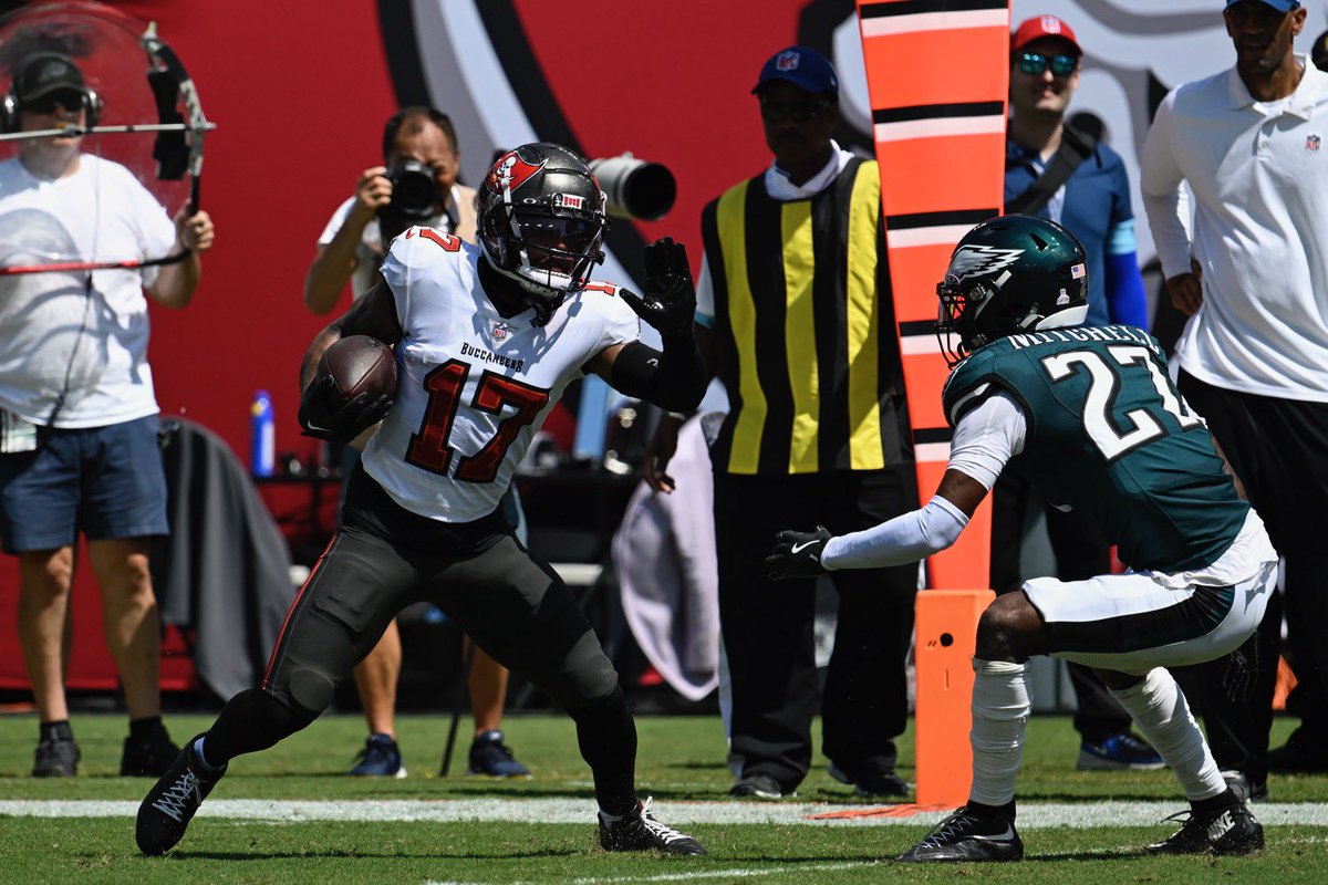 MikeGarafolo's tweet photo. The #Buccaneers are signing WR Sterling Shepard to the active roster from their practice squad, source says. A few days after catching three passes for 51 yards against the #Eagles, Shepard is up to the 53-man roster. https://t.co/b7RBC8Kp7d