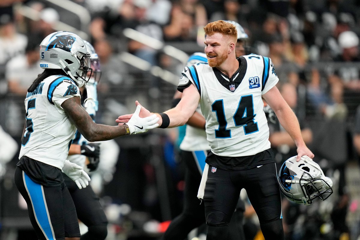 YahooFantasy's tweet photo. Diontae Johnson with Bryce Young vs. Andy Dalton:

Fantasy Points Per Game: 2.95 ➡️ 20
Yards Per Game: 17 ➡️ 102.5
Catches Per Game: 2.5 ➡️ 7.5
Targets Per Game: 6 ➡️ 13.5