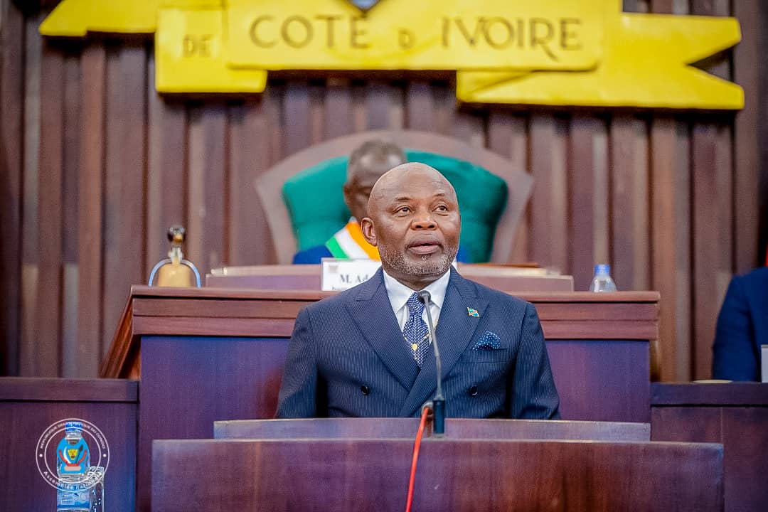 patrickmus17's tweet photo. #Diplomatie
À l'AsNat ivoirienne, le Prof. @VitalKamerhe16  speaker d @AssembleeNatRDC interpelle la #communauté_internationale sur la situation précaire ds l'Est d la RDC tout en invit@ les pays africains à l’unité et à la solidarité pour bannir les conflits.
@fatshi13 @senatrdc https://t.co/eOflkL2ils