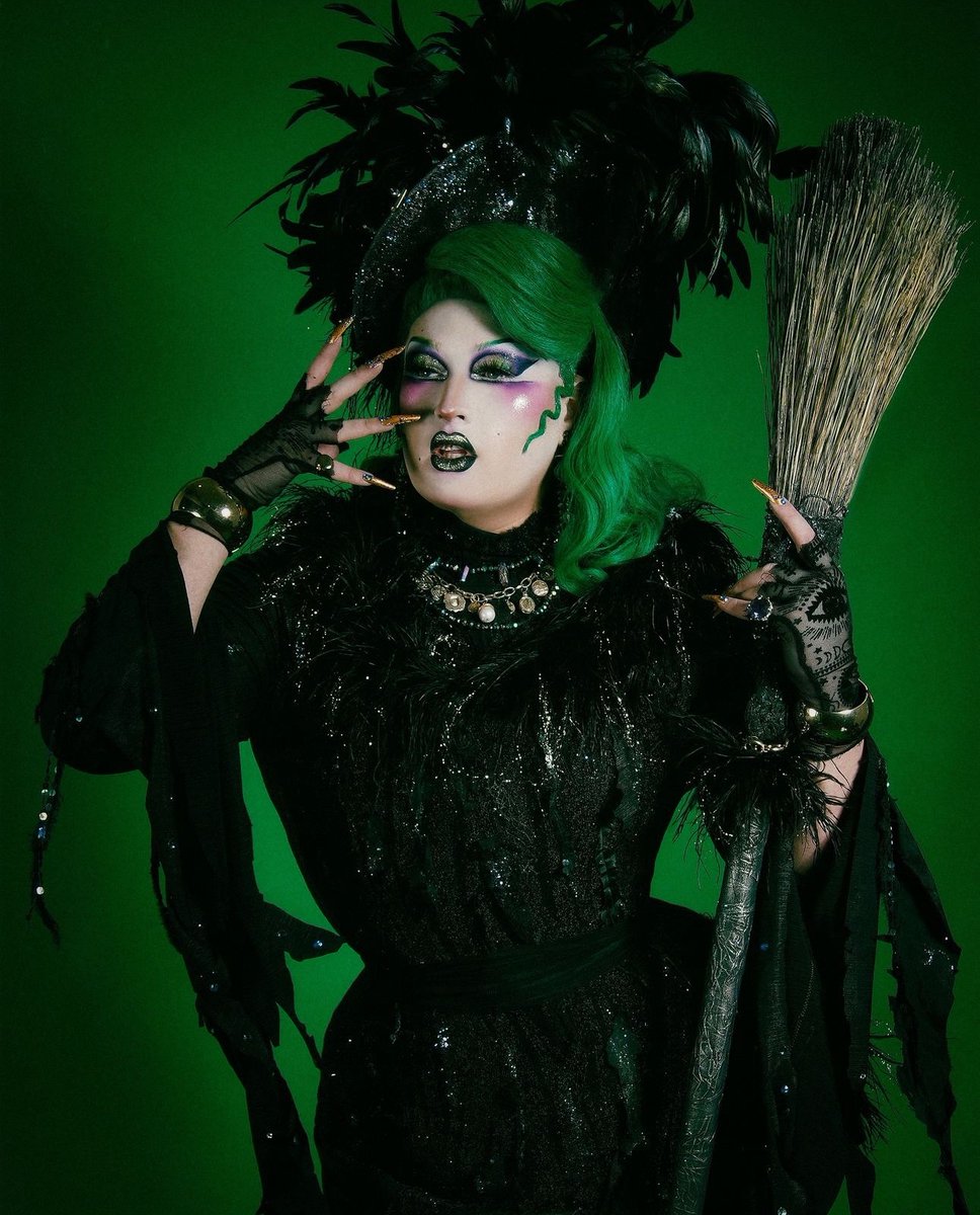 guccikeychain's tweet photo. Act 1 of spooky Halloween series with @eroticanyc 🧙‍♀️🧹 https://t.co/T7kO6gcYOz