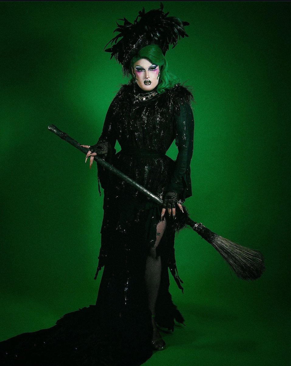 guccikeychain's tweet photo. Act 1 of spooky Halloween series with @eroticanyc 🧙‍♀️🧹 https://t.co/T7kO6gcYOz