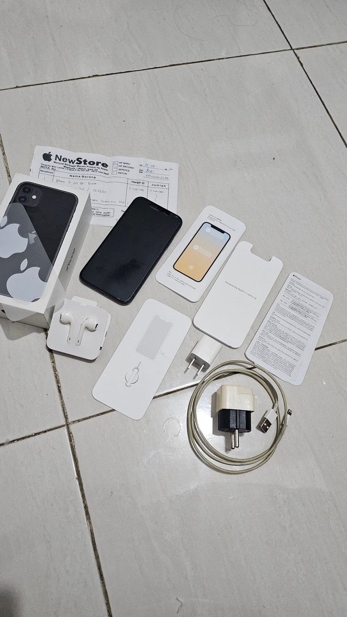 obie_ardy's tweet photo. Dijual iphone 11 64gb, BH aman, imei aman, all provider bisa, semua masih ori, belum prnh di service. Face id aman belum permah terpakai, i cloud pun bisa. dijual 3,4 l. Terima kasih https://t.co/lTBwtY2fbY