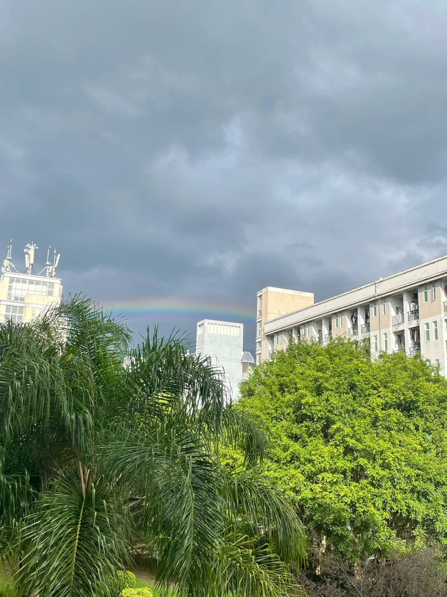 希望可以交到一些对中国了解不多的友人，愿意分享一些日常快乐和墙内生活，也愿意交流一些想法和观点，互相学习！