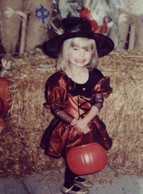 Happy October from little me from ‘98 ??‍♀️
#October1 https://t.co/VTPUiAflGg