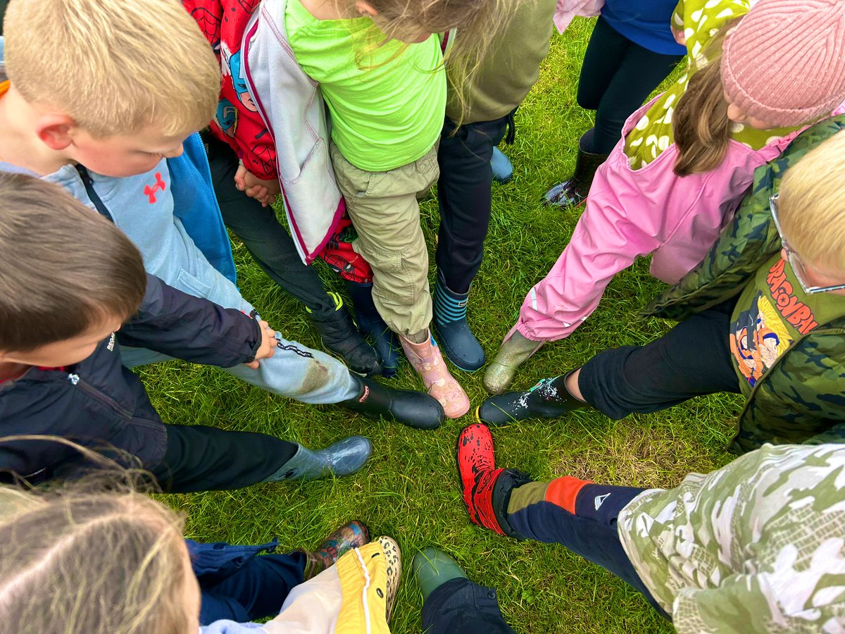 Ysgol Gymraeg Morfa Rhianedd (@morfarhianedd) on Twitter photo Ail gydio yn ein diwrnodau Mwdlyd eto yr wythnos hon!
Off we go with our Muddy Days again!
<a href="/_OLW_/">DysguAwyrAgoredCymru/OutdoorLearningWales</a> <a href="/NatResWales/">Cyfoeth Naturiol Cymru | Natural Resources Wales</a> <a href="/GCynradd/">GwE Cynradd / GwE Primary</a>
🍁🌱🌿🍂🍀🎃 Ail gydio yn ein diwrnodau Mwdlyd eto yr wythnos hon!
Off we go with our Muddy Days again!
<a href="/_OLW_/">DysguAwyrAgoredCymru/OutdoorLearningWales</a> <a href="/NatResWales/">Cyfoeth Naturiol Cymru | Natural Resources Wales</a> <a href="/GCynradd/">GwE Cynradd / GwE Primary</a>
🍁🌱🌿🍂🍀🎃
