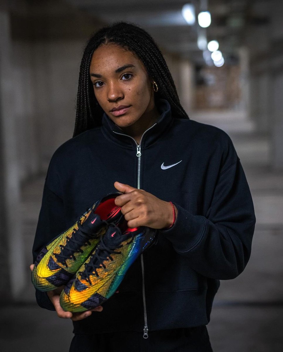 SalmaParalluelo's tweet photo. Speed incoming @nikefootball https://t.co/bV3HLXw3e6