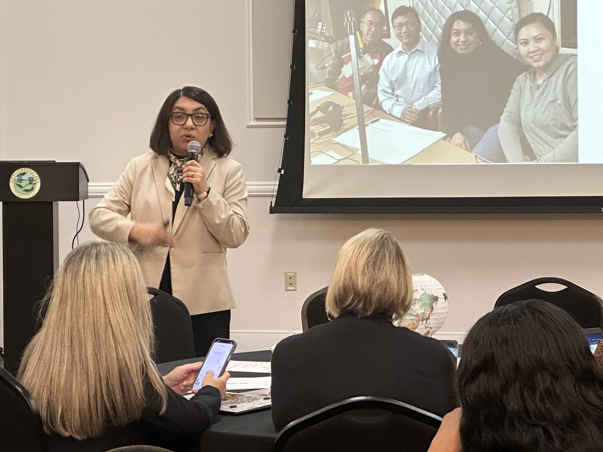 PBCSDEspanol's tweet photo. Reunión del liderazgo del Programa Bilingüe con la invitada especial Silvia Romero-Johnson, Superintendente de Enseñanza y Aprendizaje de Wisconsin. Nuestro liderazgo de los Programas Bilingües continúan superándose. https://t.co/J1T7PTpHUZ