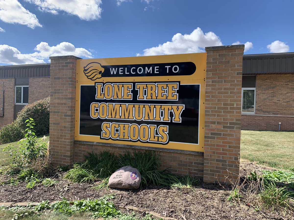 VarsityGroupDSM's tweet photo. In a K-12 building there can be lots of confusion for visitors and first-time students on where to go. We helped Lone Tree keep traffic moving efficiently, all in a consistently branded way. 

Contact Adam at adam@varsitygrp.com for all your Iowa graphic needs.

#VarsityGroup https://t.co/Y6VtyLXVUv