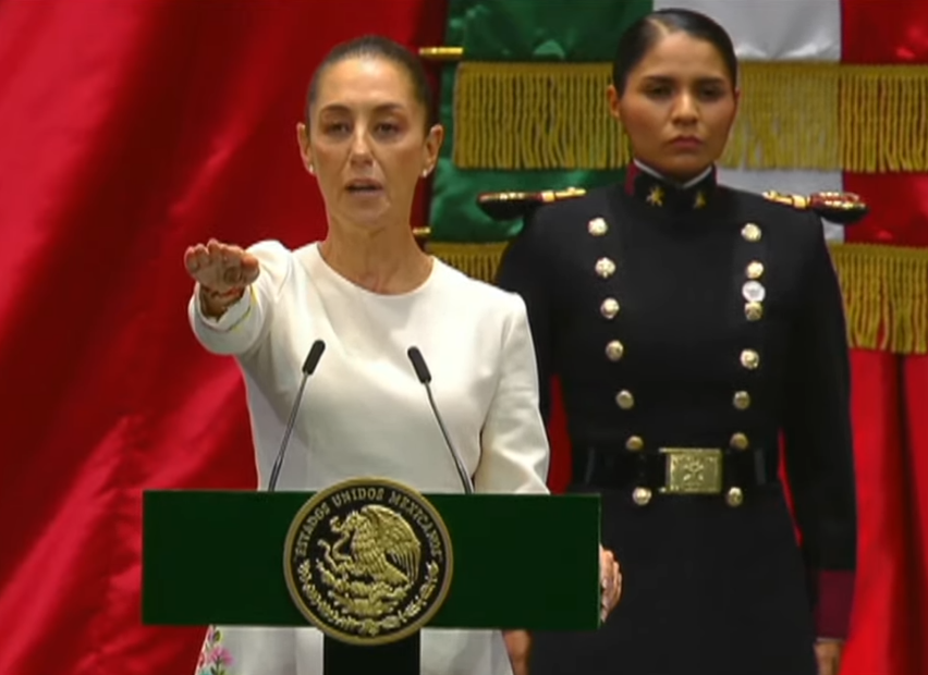 olivanoticias's tweet photo. #ÚLTIMAHORA Toma protesta Claudia Sheinbaum como presidenta Constitucional de México.
#OlivaNoticias #Multimedios https://t.co/LiSJTk2d9j