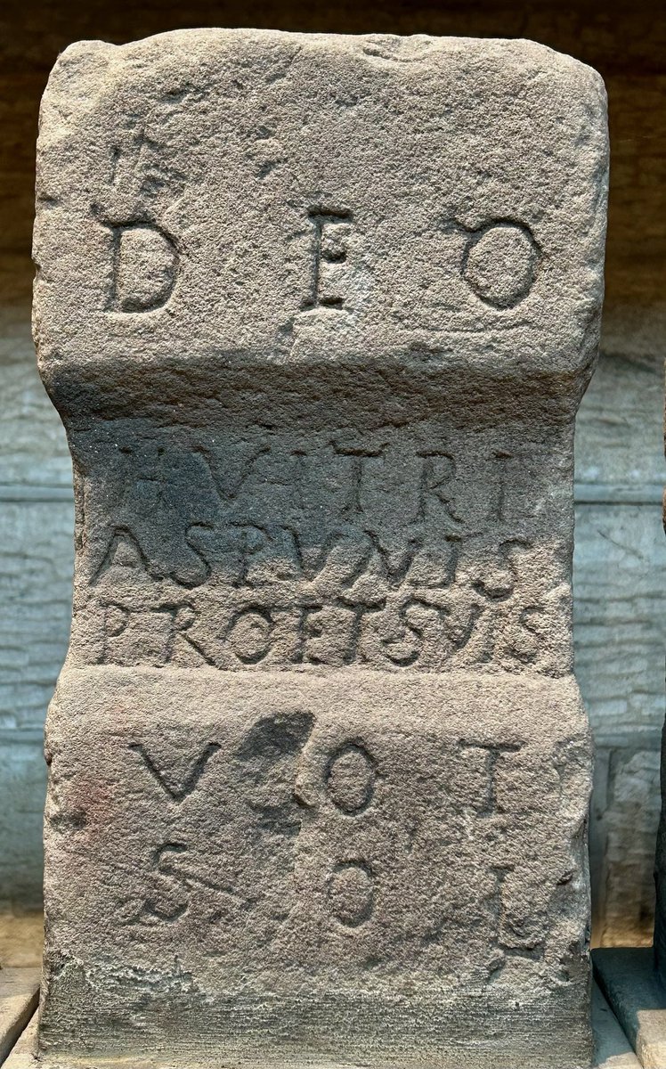 KPW1453's tweet photo. An altar to the god Huitris by Aspuanis which was found at Housesteads Roman Fort on Hadrian’s Wall in Northumberland. #EpigraphyTuesday #RomanBritain 📸 My own. https://t.co/sBcVVBis4Q