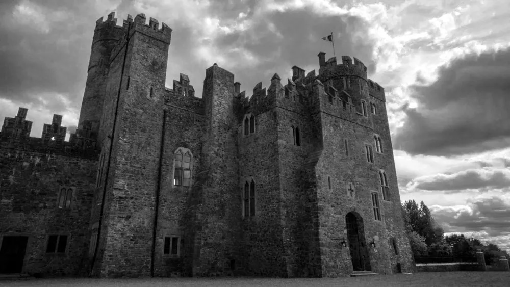 HAPPY HALLOWEEN SEASON EVERYONE! To mark the occasion, I have a special Halloween episode of the podcast, something I've not done before; The Ghost of Barton Blount Manor. A real case of high historical strangeness! #Halloween2024 #castle #timeslip thelocalmythstorian.com/podcast