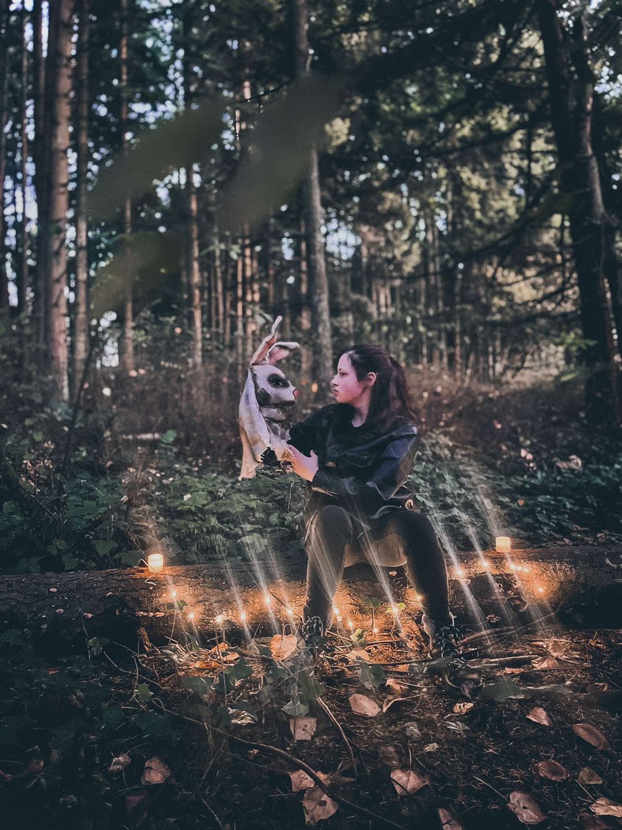 Phantomcosplay's tweet photo. Spooky season is here 
#Halloween #Halloween2024 #halloweencostume #photoshoot #forest #spooky #rabbit #mask #rabbitmask #burlap #burlapmask #WashingtonState #lighting https://t.co/zfXCIZMKBN