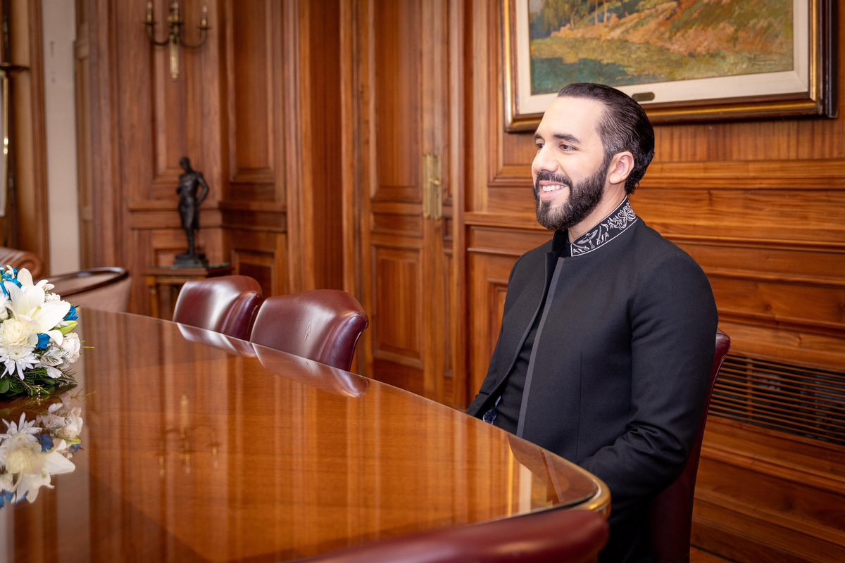 Casa Presidencial 🇸🇻 (@presidenciasv) on Twitter photo En estos momentos el Presidente <a href="/nayibbukele/">Nayib Bukele</a> sostiene una reunión privada con la presidente del Senado de Argentina, <a href="/VickyVillarruel/">Victoria Villarruel</a>.
#BukeleEnArgentina 🇸🇻🇦🇷 En estos momentos el Presidente <a href="/nayibbukele/">Nayib Bukele</a> sostiene una reunión privada con la presidente del Senado de Argentina, <a href="/VickyVillarruel/">Victoria Villarruel</a>.
#BukeleEnArgentina 🇸🇻🇦🇷