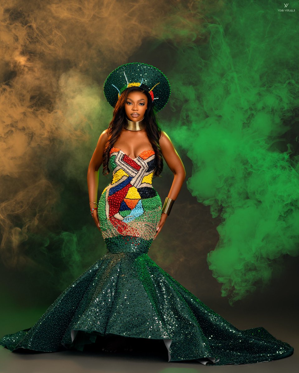 RealKhosiTwala's tweet photo. Dress inspired by 🇿🇦 x🇳🇬 flags https://t.co/j1hWJppsNa